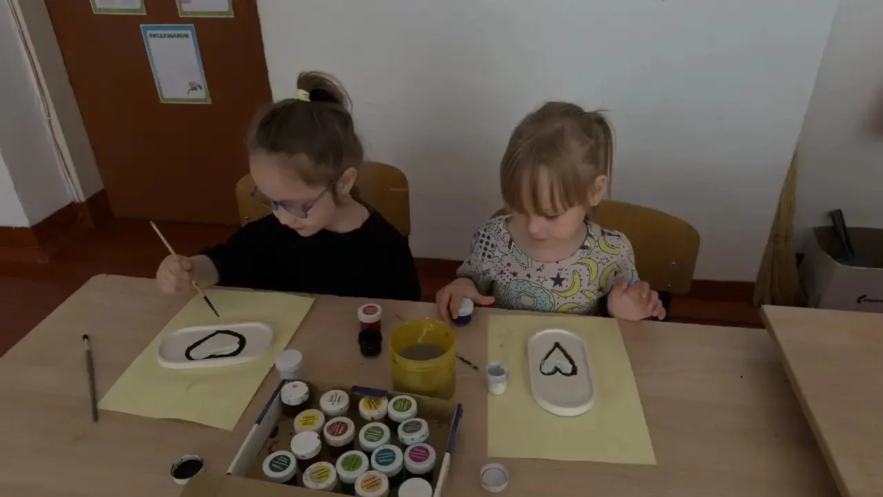 Но люблю тебя, родина кроткая!
А за что - разгадать не могу.
Весела твоя радость короткая
С громкой 