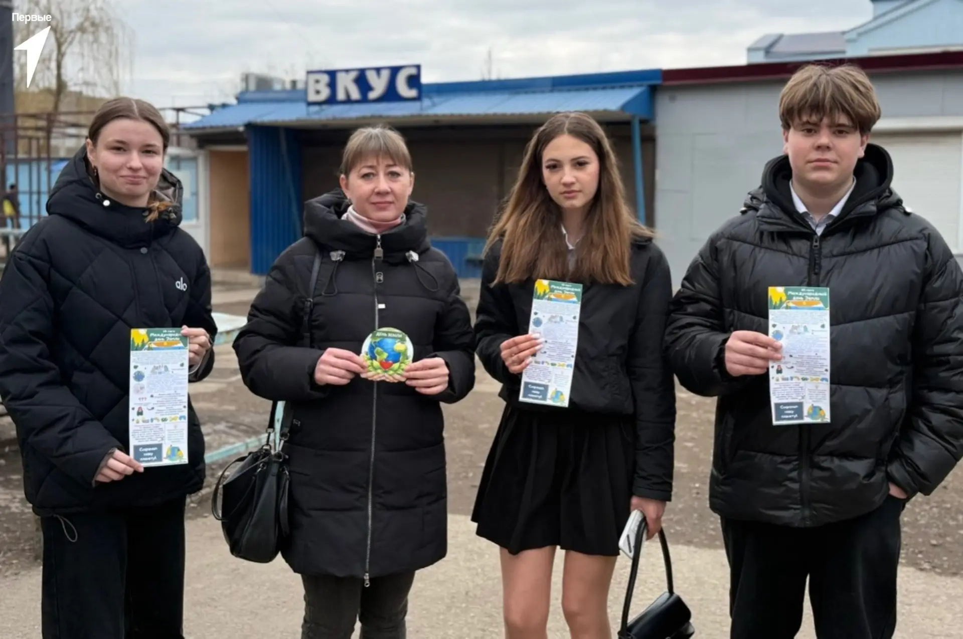 Меньше слов, больше дела 🌎

В  Международный День Земли, активисты Движения Первых вышли на улицы П