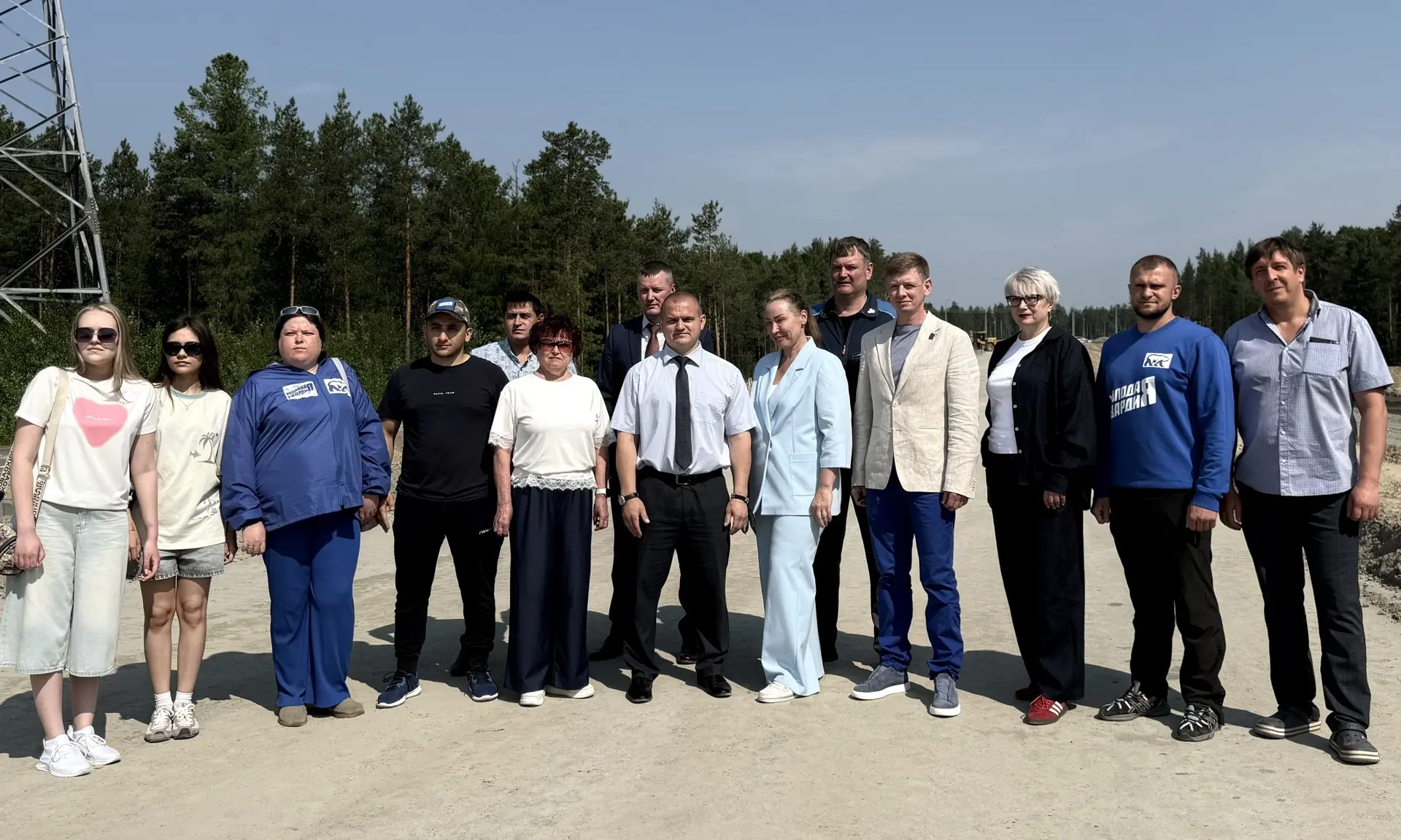В Сургуте строят новую дорогу 🛣️

В городе продолжается строительство новой автомобильной дороги на