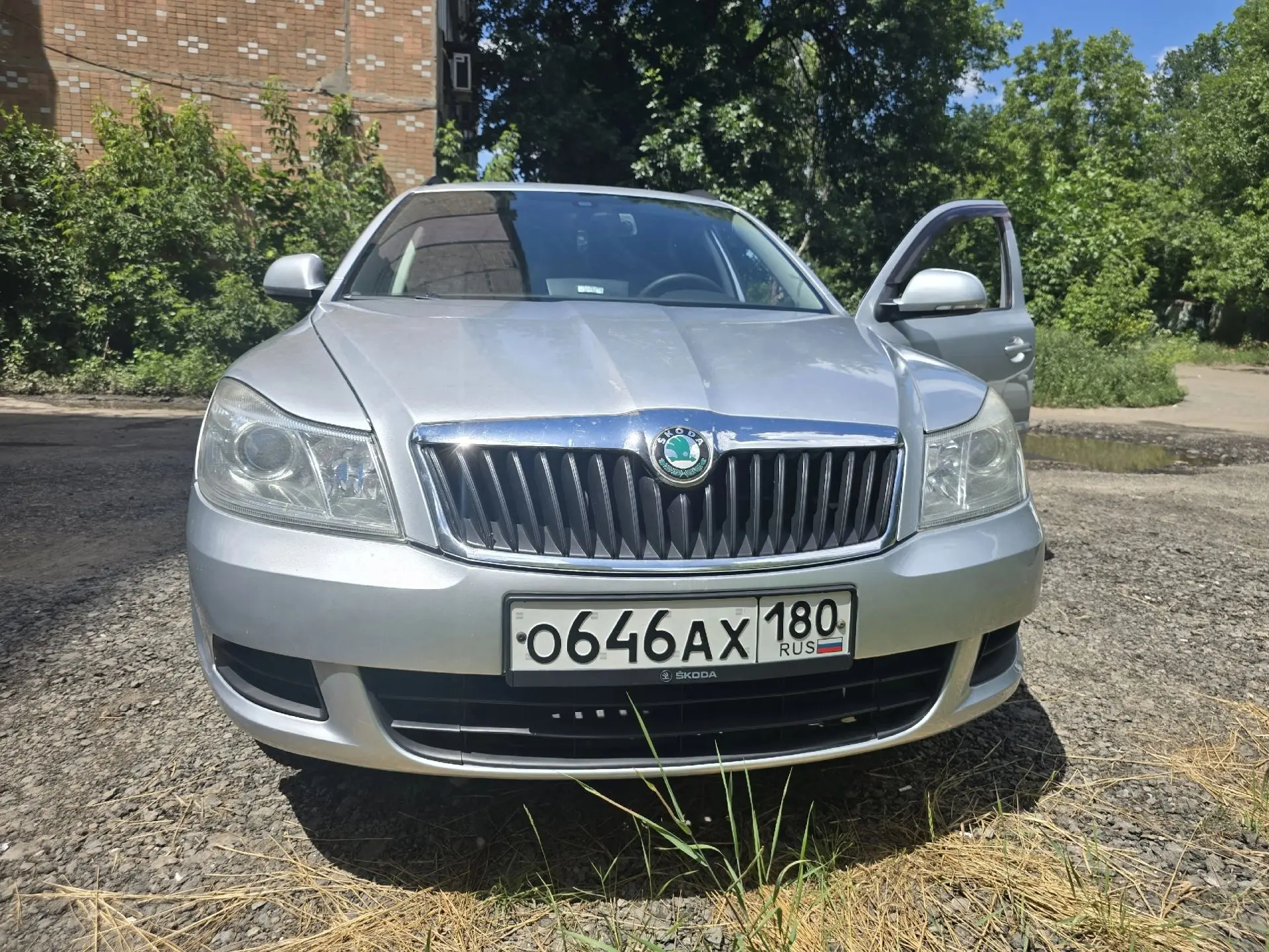 Продам Шкоду Октавия . Объём 1.6 на автомате не ДСГ. Машина не бита автотека зелёная. В...