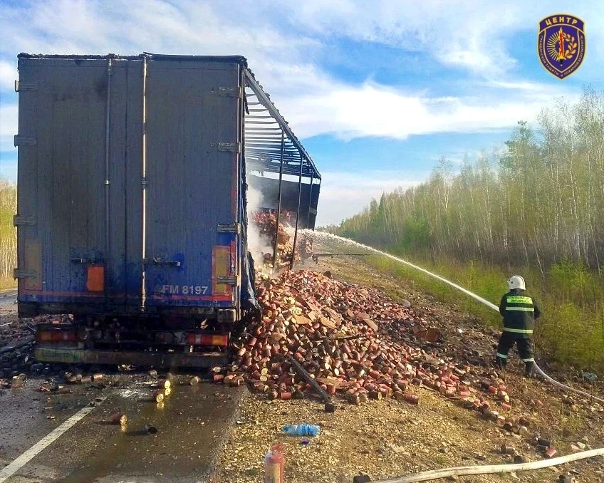 Вот что осталось от фуры: на трассе «Амур» дотла сгорел полуприцеп с консервами [фото]  Б№1 в Мах  В