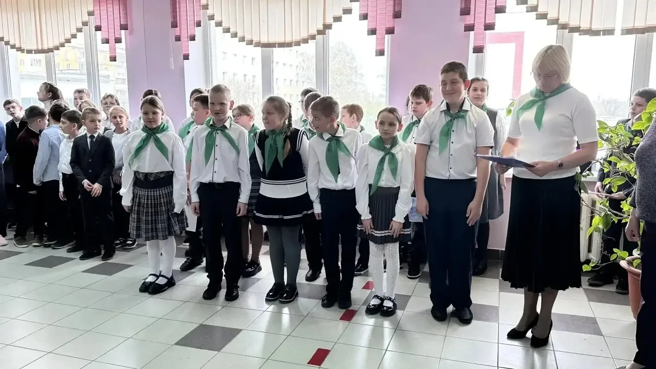В нашей школе прошло «Посвящение в эколята» — это торжественное мероприятие, которое формирует  у де