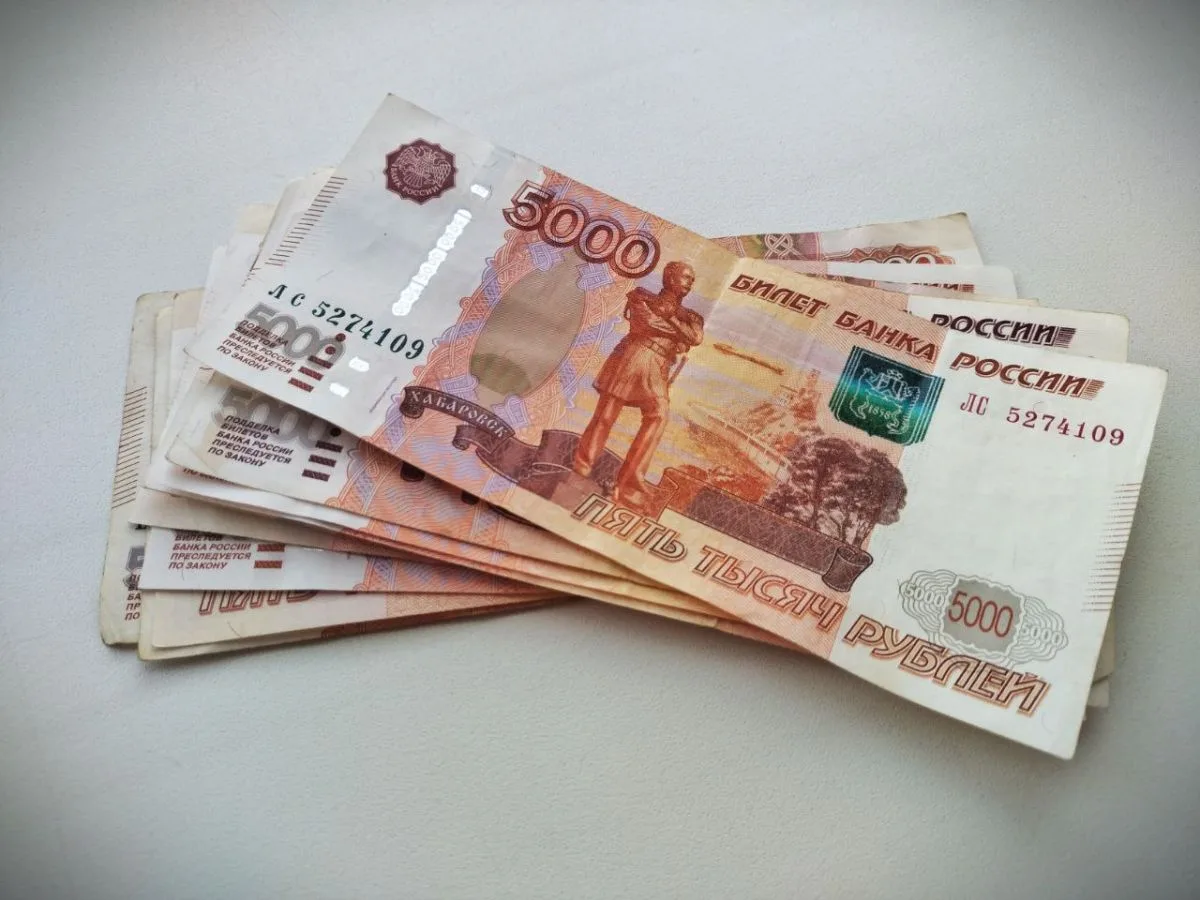 Курский пенсионер отдал мошенникам 21 млн рублей
https://newskursk.ru/fn_1889515.html

По данным пол