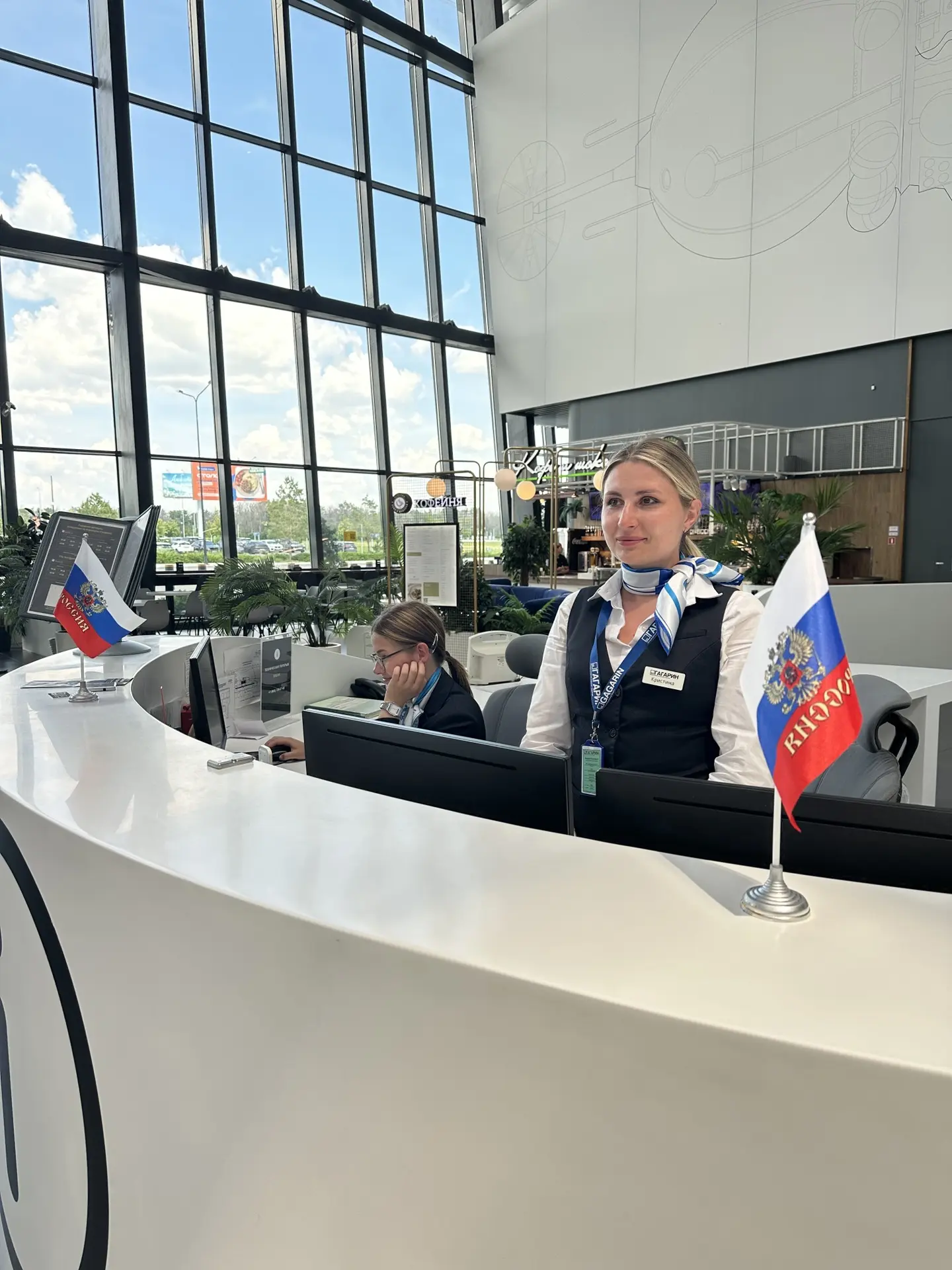 Сегодня в нашем терминале гордо развеваются флаги — с Днём России! Желаем всем пассажир...