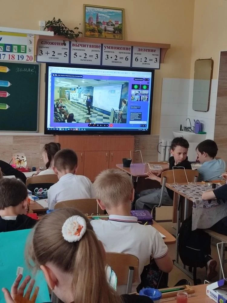 🚀 🦖Космос и динозавры: как ученики 2 «Г» класса открывали тайны Вселенной и Земли  ✨В жизни школьник