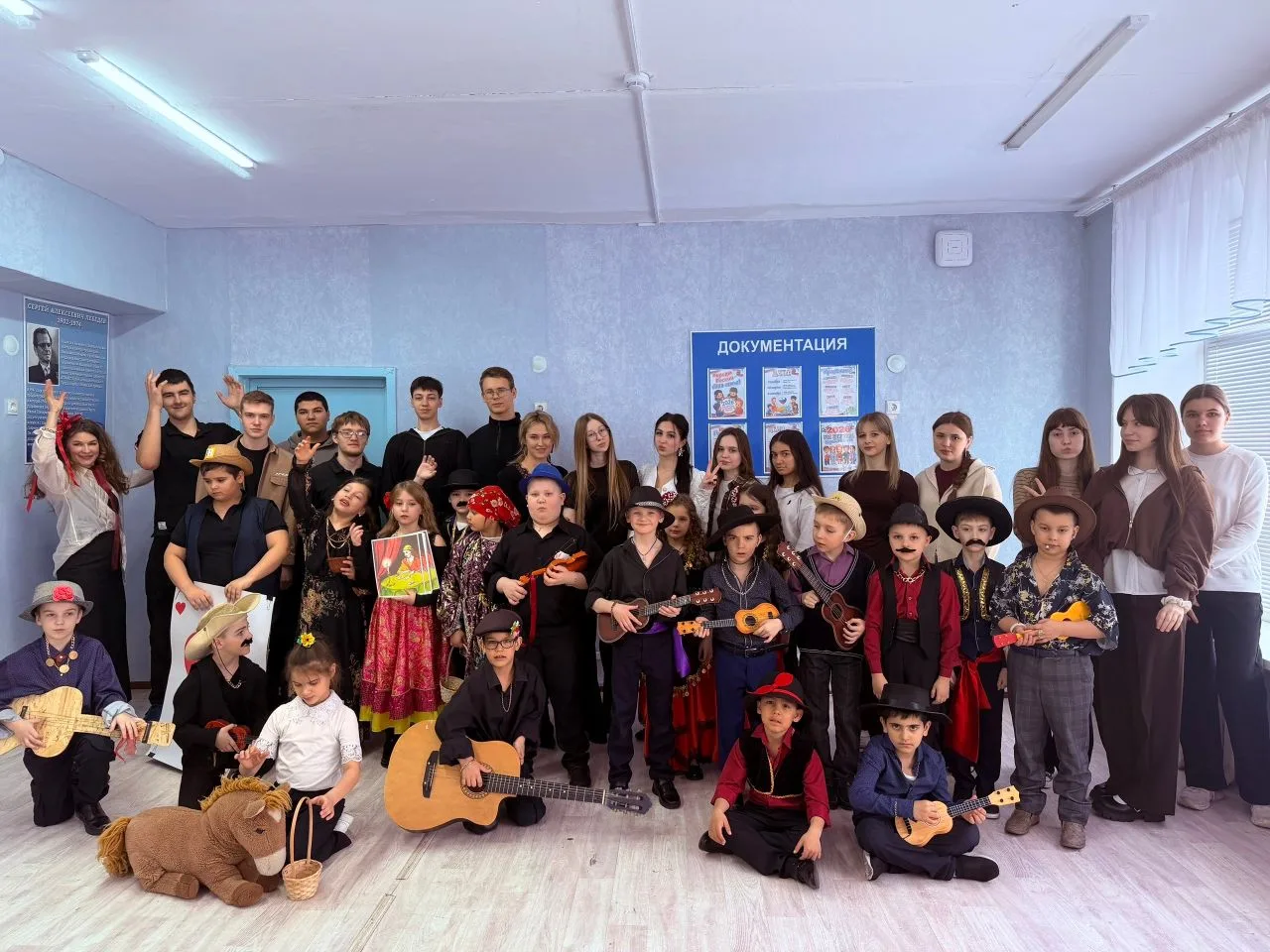 В рамках Недели национальностей ученики 1 «А» класса устроили яркое представление для 11-го выпускно