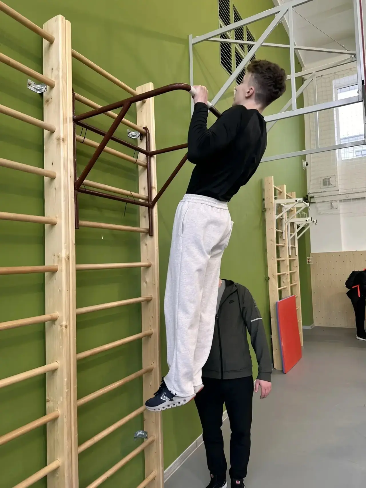 🏃‍♂️ «Президентские состязания»: наши гимназисты в борьбе за победу! 🏆  Учащиеся 8 «Б» и 10 «А» клас