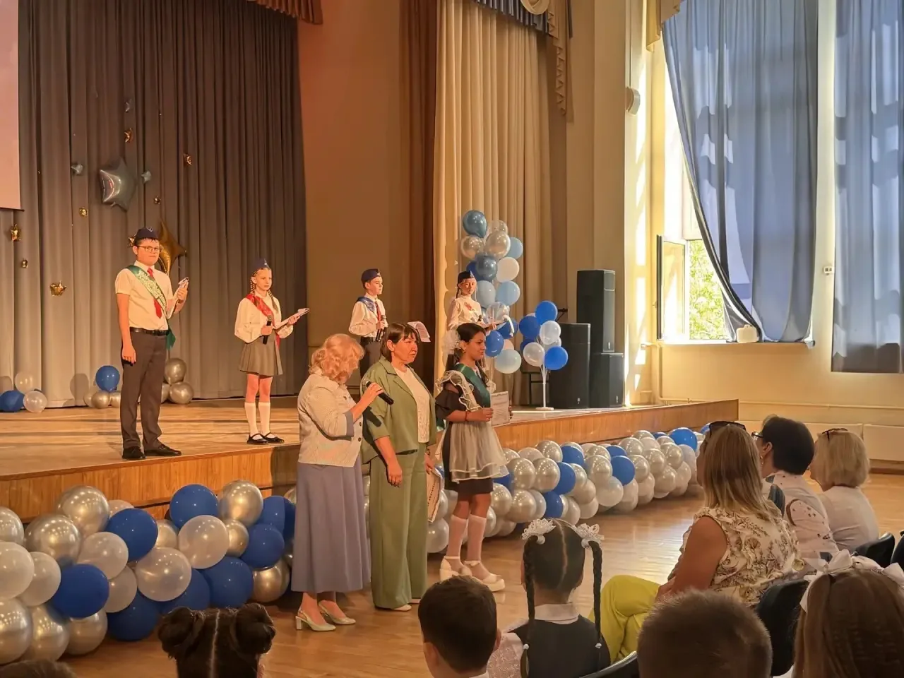 22 мая состоялся выпускной у наших 4-х классов 🎓  Позади важный этап школьной жизни — четыре года уч