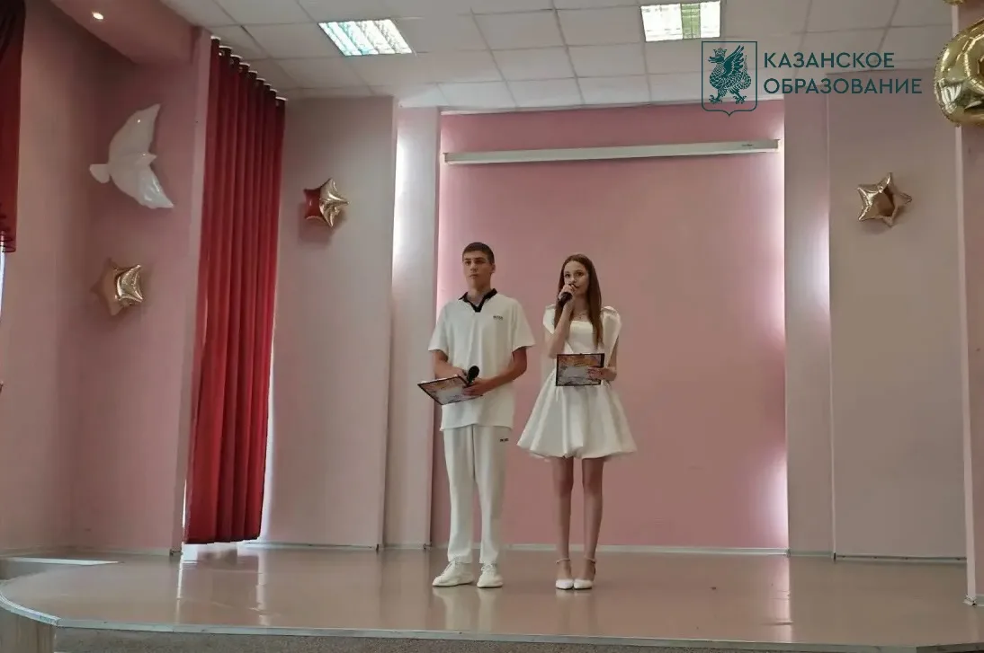 ВРУЧЕНИЕ АТТЕСТАТОВ 

💫 Сегодня в нашей школе прошло знаменательное событие — торжественное вручени