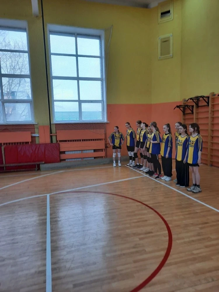 6 - 7 апреля сборная команда девушек по волейболу принимала участие в первенстве города.