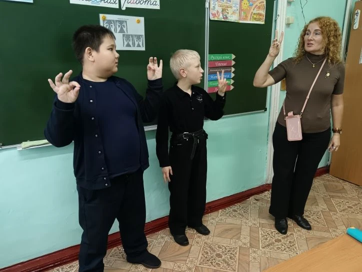 В МКОУ СКШ № 9 уроки с педагогом-психологом В. А. Абсинской проходят познавательно, увл...