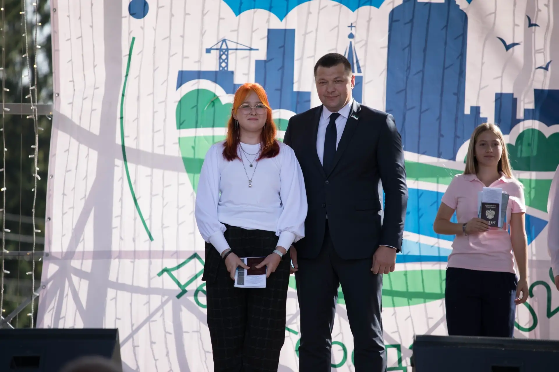 Особенно волнительным и важным стал для юных курганцев сегодняшний день. В честь Дня го...