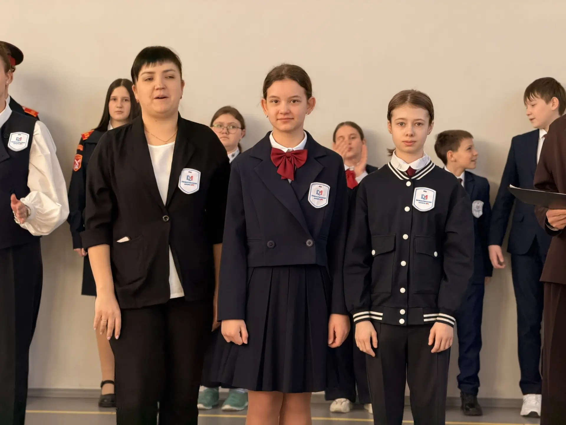 ✨Последняя неделя перед каникулами!   Сегодня в нашей школе прошла торжественная линейка, посвященна