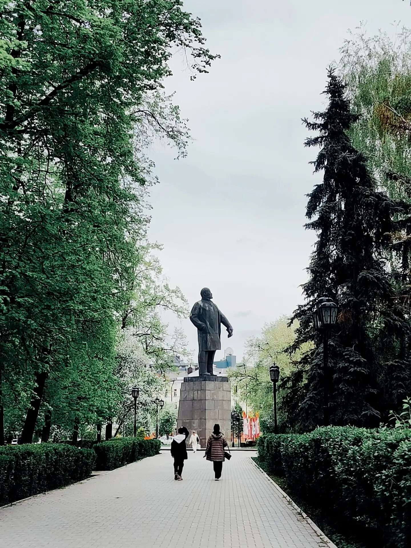 Доброе утро, друзья!  Сегодня в Тюмени +27 градусов, к вечеру возможен дождь🌦  Программа в городе:  