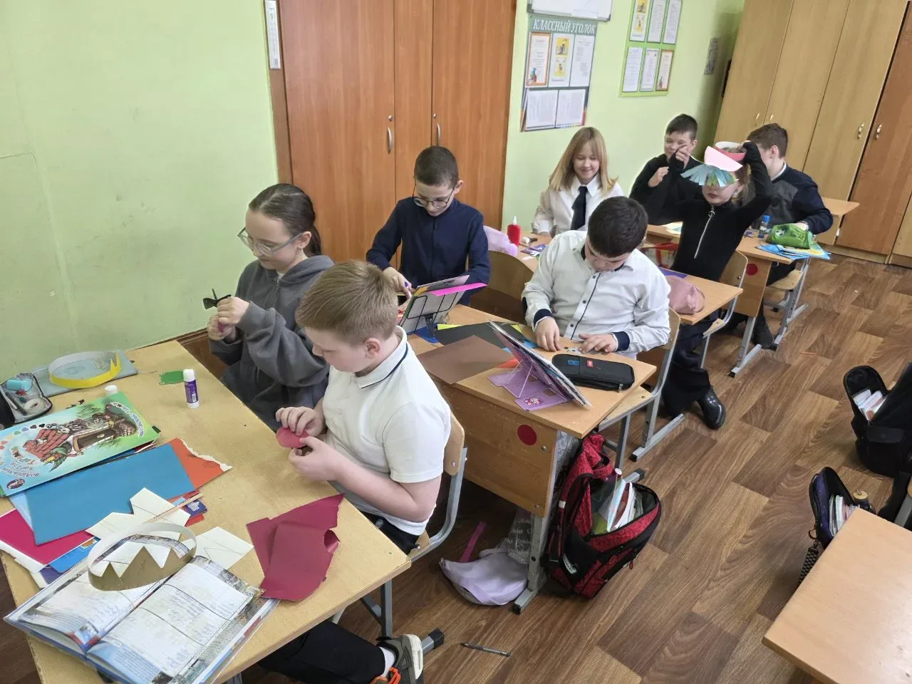🎭 Волшебный мир театра — глазами детей! 🎭  В честь Дня театра ученики 4 «А» класса устроили настоящи