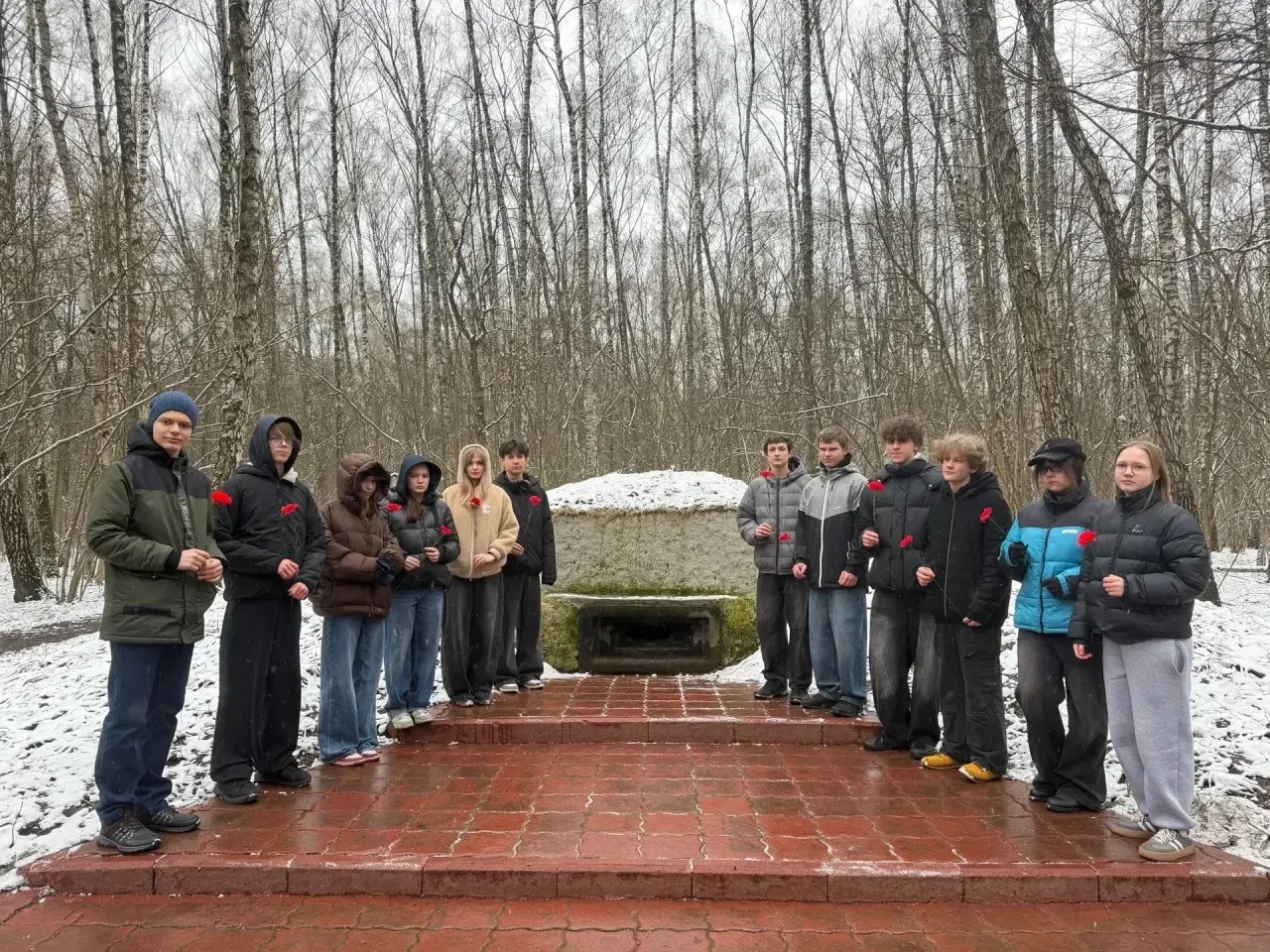 Патриотическое воспитание   Наши школьники продолжают принимать участие в мемориально-патронатных ак