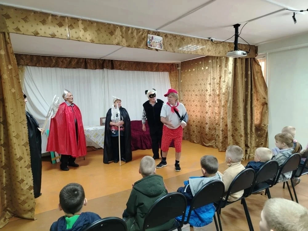 🎭Сегодня ребята из пришкольного лагеря и воспитанники дошкольной группы вместе с педаг...