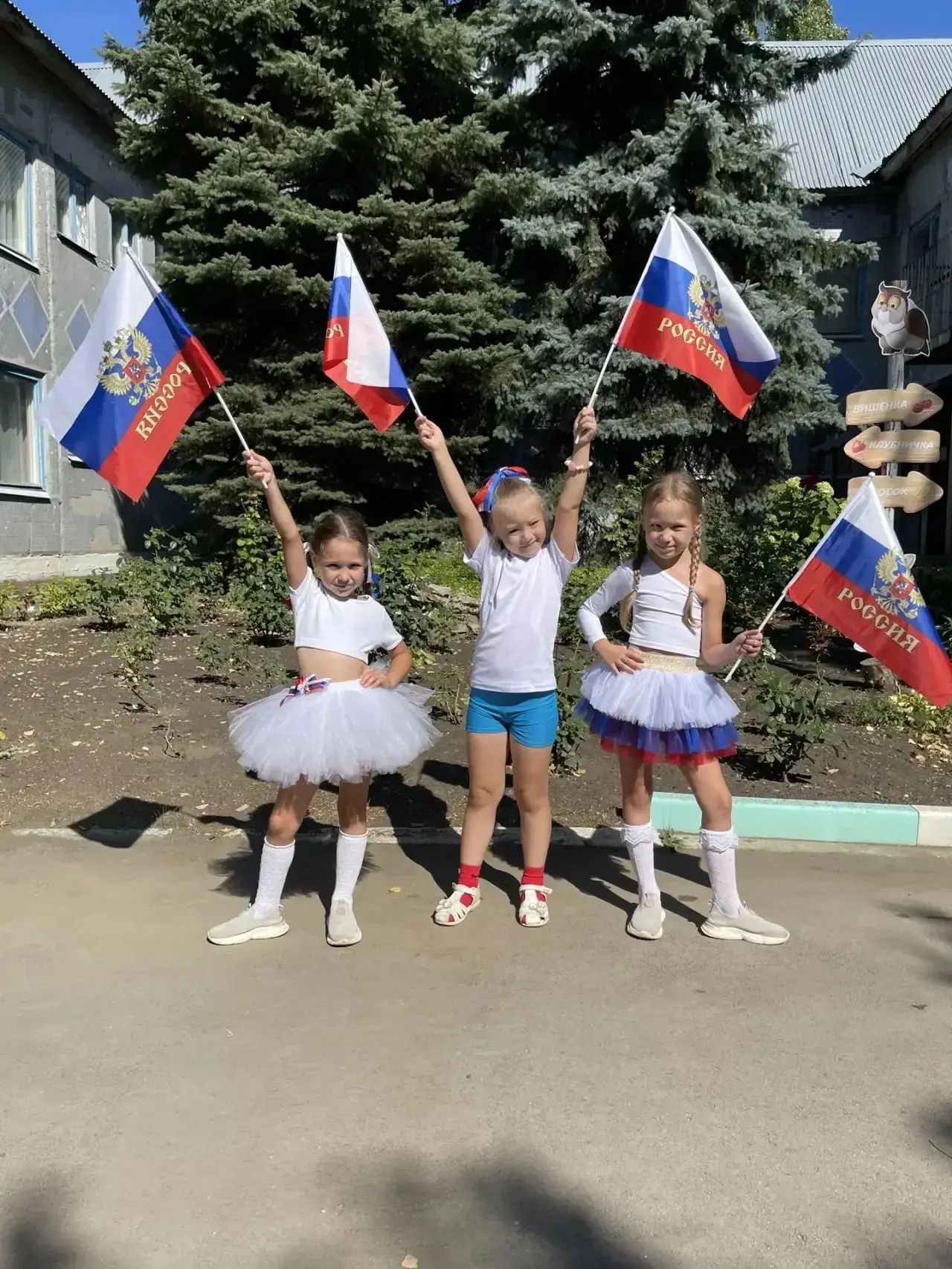 🎉 Сегодня наши ребята приняли участие в фоточеллендже «Цвета моей Родины»! 🇷🇺