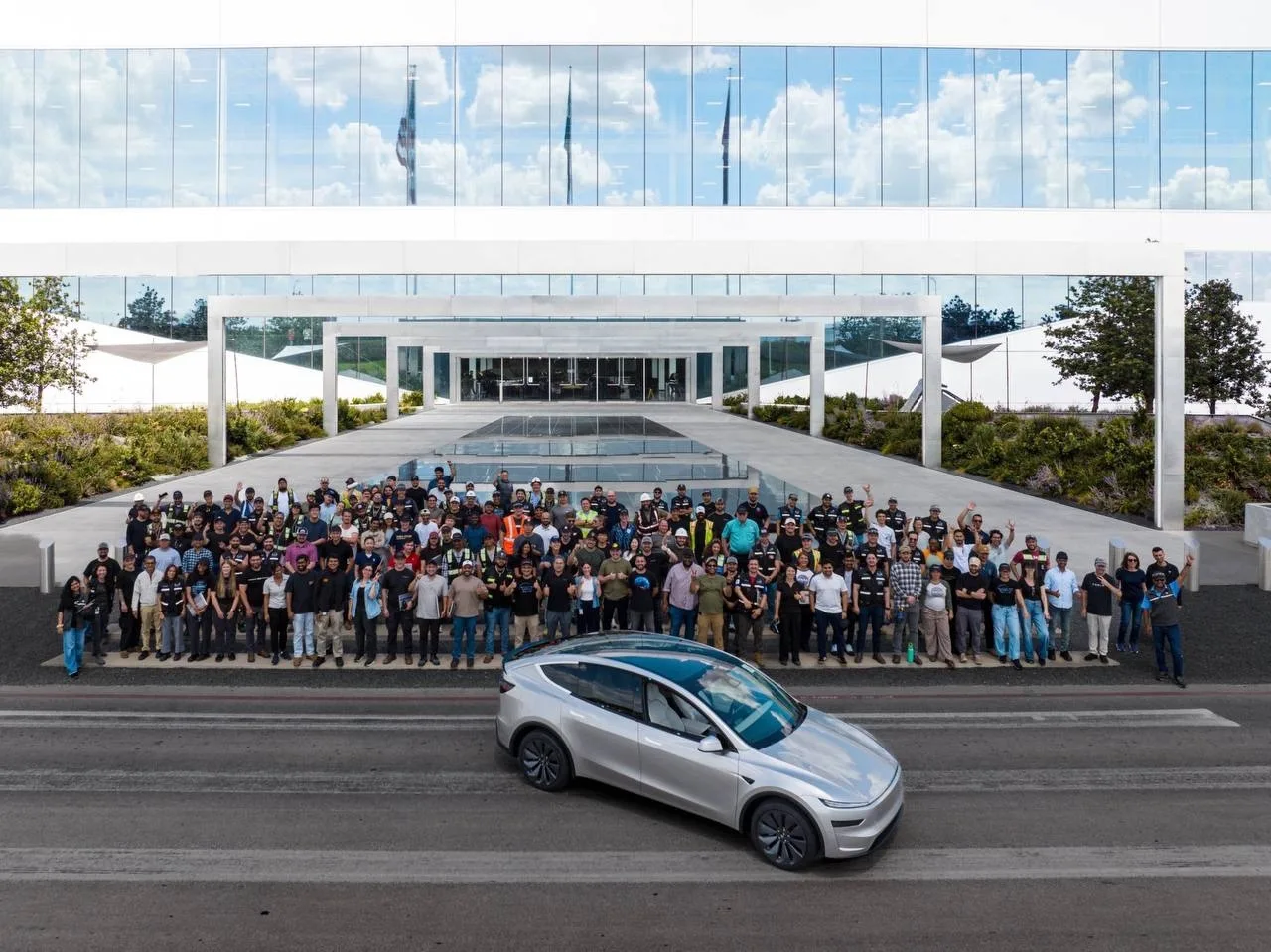 Tesla начала производство Model Y L на Giga Texas и запустила его в США
