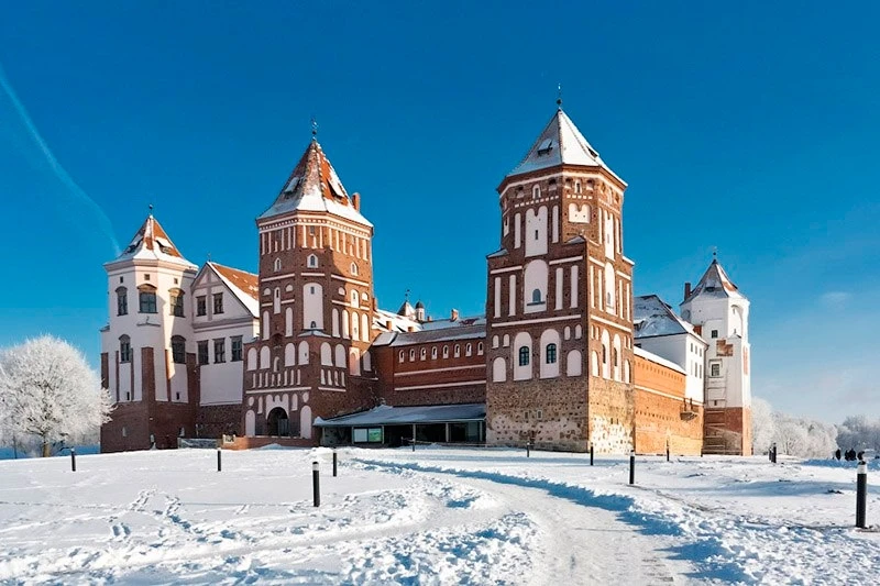 🎄🇧🇾 Новый год в Беларуси: замки, Минск, зубры и резиденция Деда Мороза