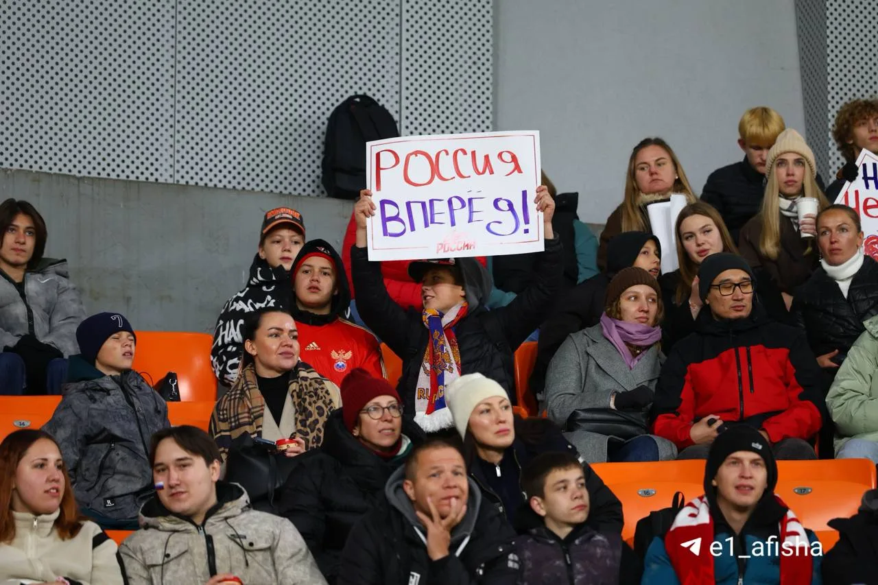 Несколько кадров со стадиона «Екатеринбург Арена». Ждём начало матча между сборными Рос...