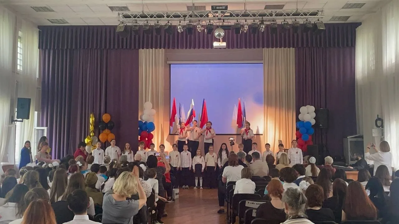 🇷🇺 И пусть поколения помнят!   🌟 В нашей школе прошёл концерт, посвящённый Дню Победы, который стал 