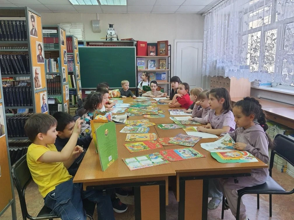 🏫 В ГОСТЯХ У ПЕРВОЙ ШКОЛЫ  Преемственность — это «мостик», который мы строим вместе. Когда детский с