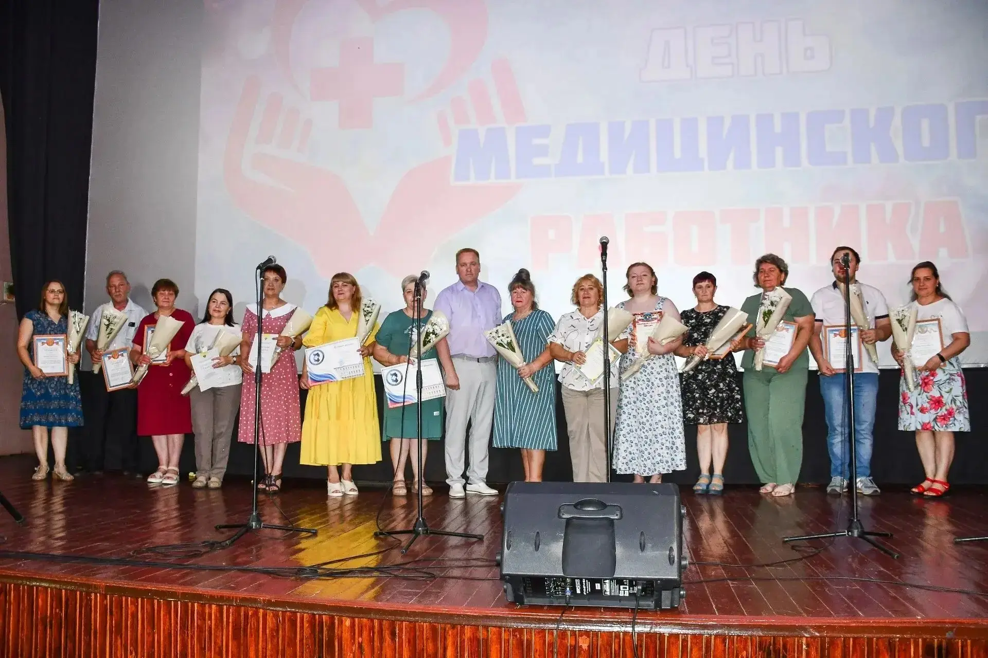 В преддверии Дня медицинского работника, который отмечается в третье воскресенье июня, чествовали лу