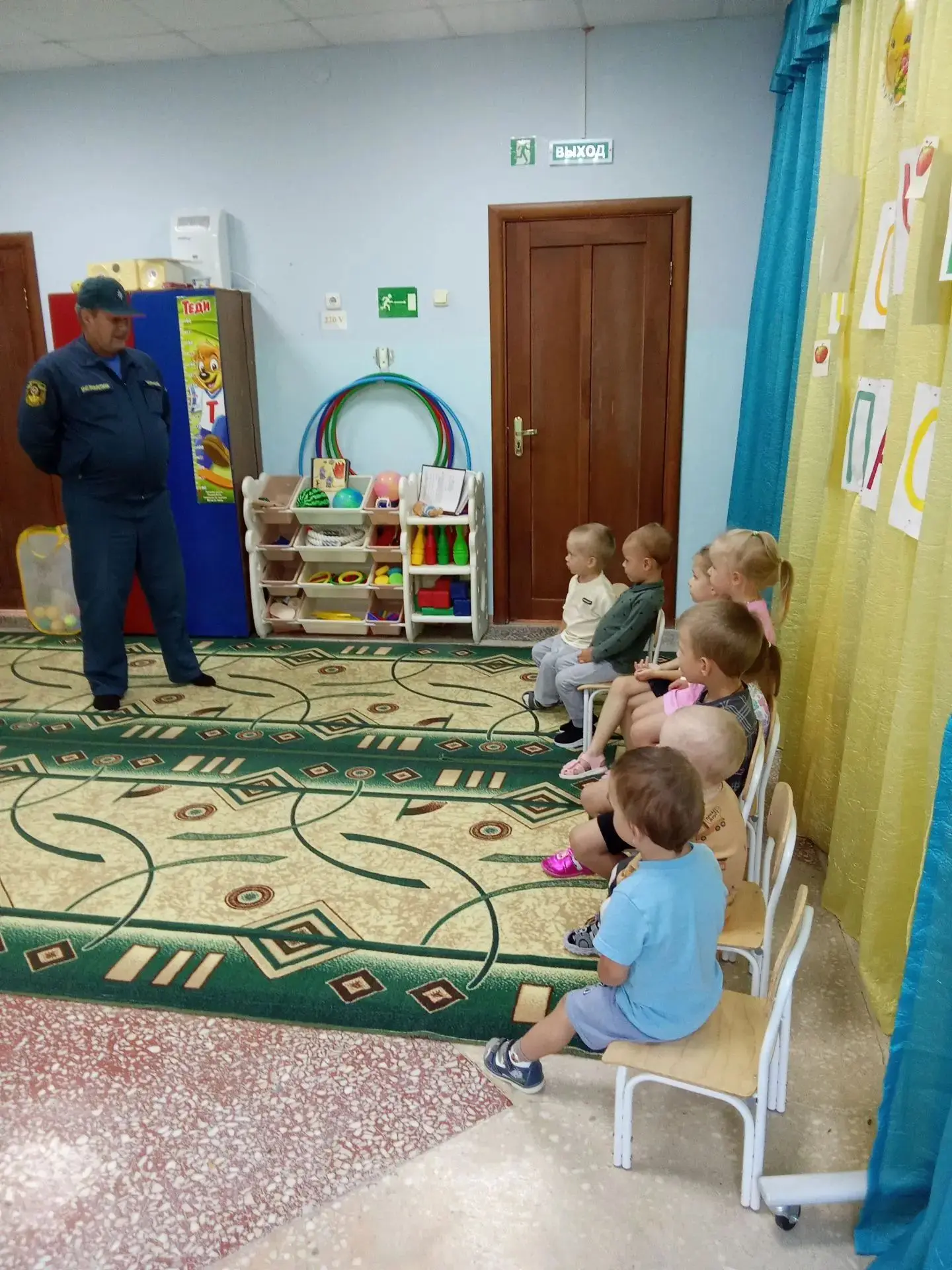 Сотрудник ПСЧ из Теньковпровёл для ребят профилактическую беседу на тему пожарной безоп...