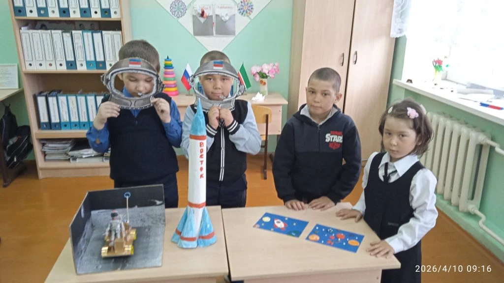 Это неделя была посвящена ко Дню космонавтике .Каждый день в нашей школе говорили о кос...