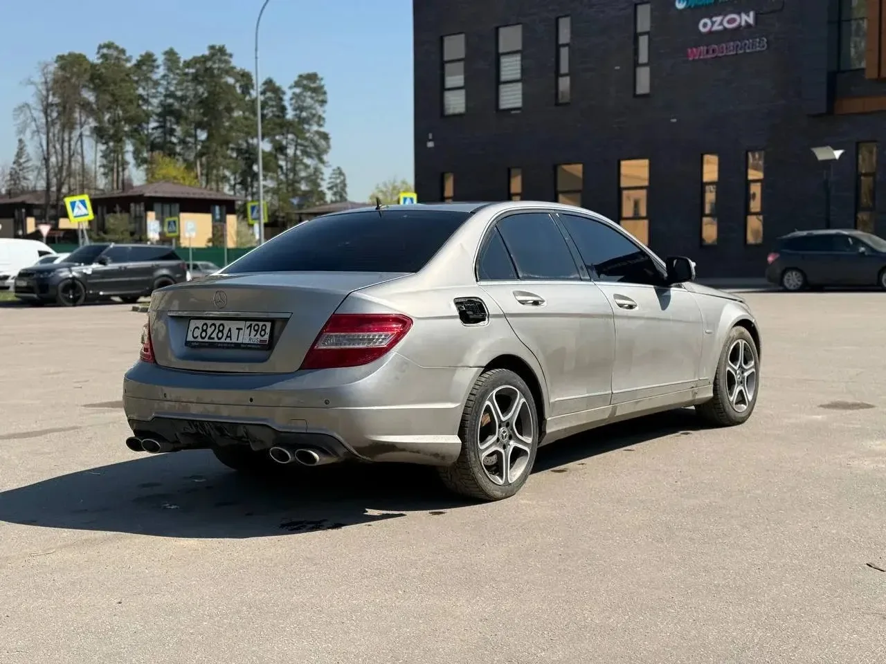 Mercedes Benz С-klass  3.5 АКПП 2007 год   До рестайлинг Надежный 272 3.5 мотор Стоит новый AMG руль