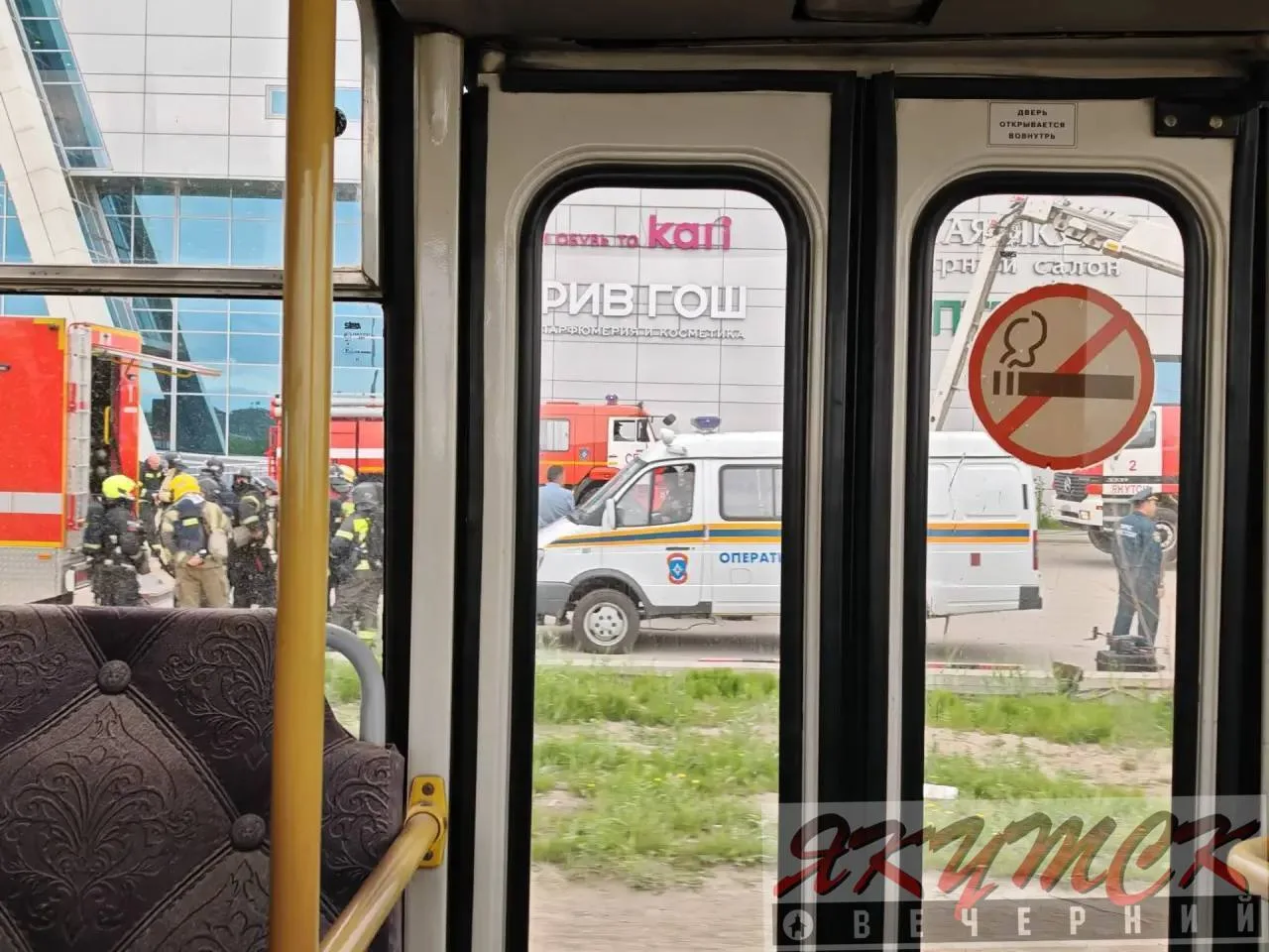 #подписчикЯВ

У «Урасы Молл» 10 машин пожарных с развернутыми рукавами стоит. Надеемся, снова учения