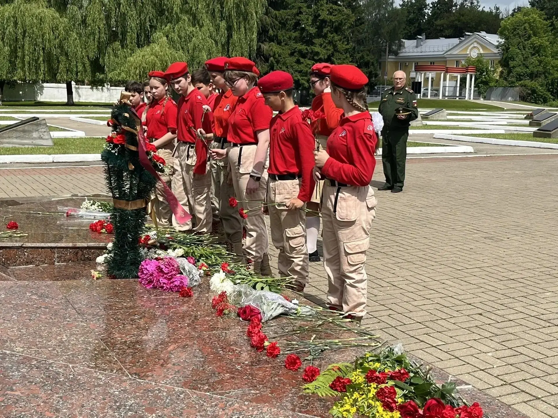 В День памяти и скорби калужская молодёжь возложила цветы
 
🕊️ 22 июня, в 85-ю годовщину начала Вел