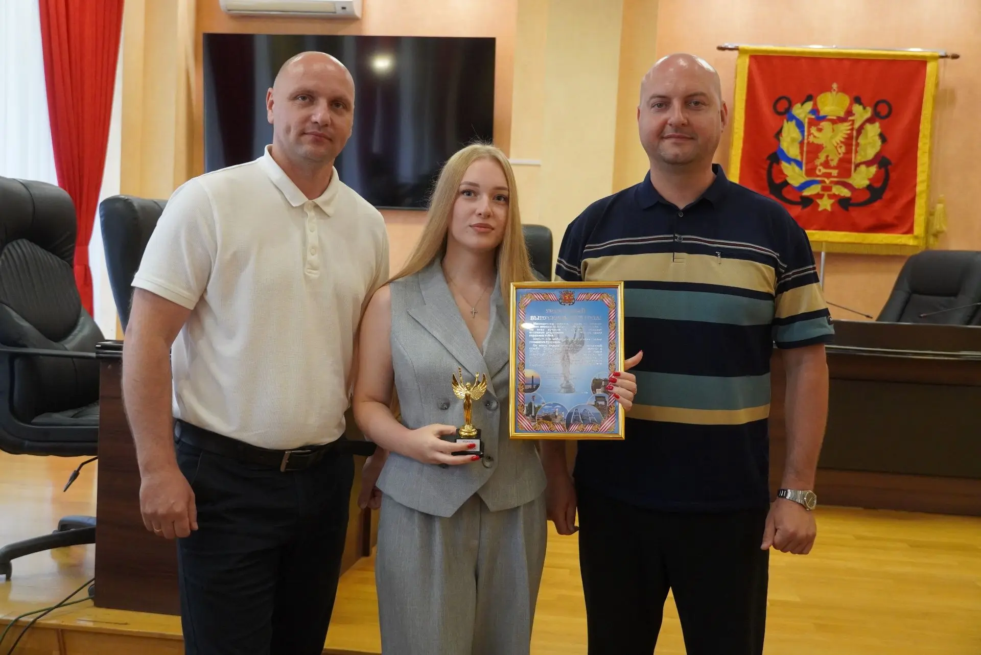 🎉В администрации города состоялась торжественная встреча с выпускниками, завершившими ...