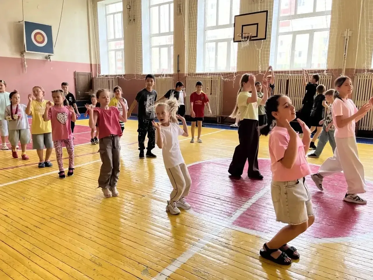 День здоровья в лагере «Планета единства» прошёл активно и с пользой!

Утро началось с бодрой зарядк