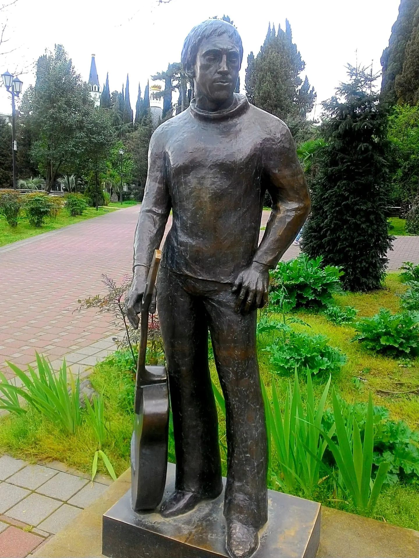 Памятник Владимиру Семёновичу Высоцкому в городе Сочи.