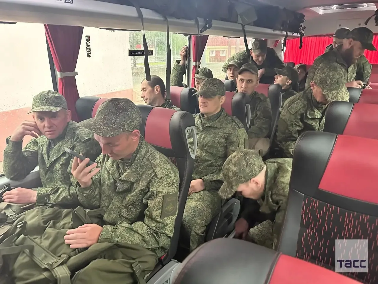 ❗️Первые кадры возвращенных из украинского плена российских военнослужащих.  Как сообщили в Миноборо