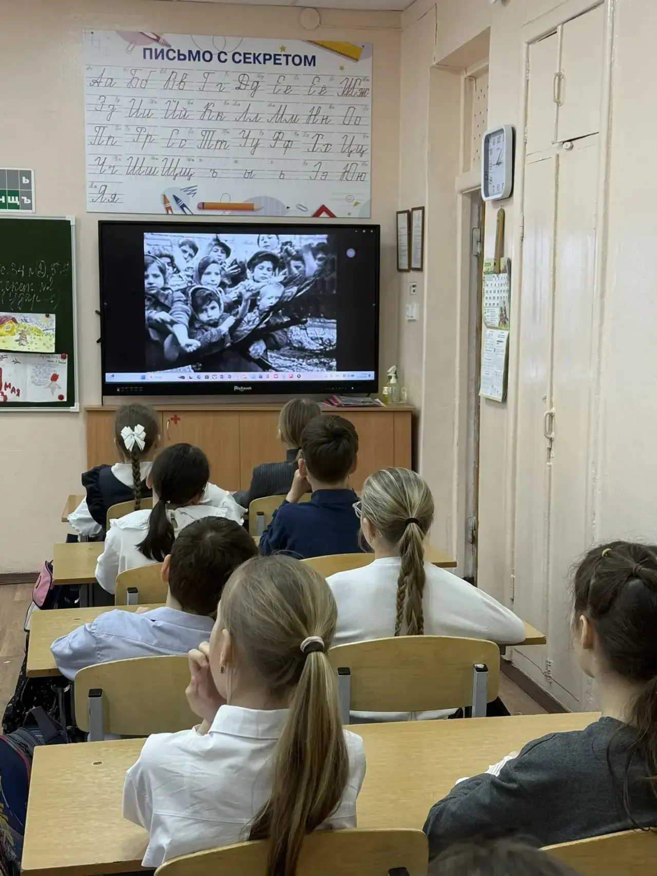 В 3 классах прошёл библиотечный урок, посвящённый одной из самых трогательных страниц истории Велико
