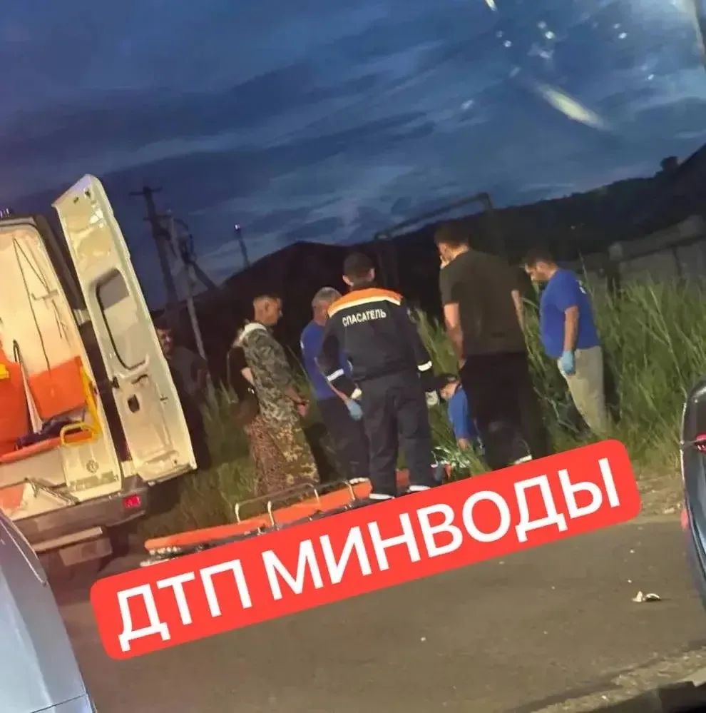 Говорят, совсем мелкий и без сознания уехал на скорой.