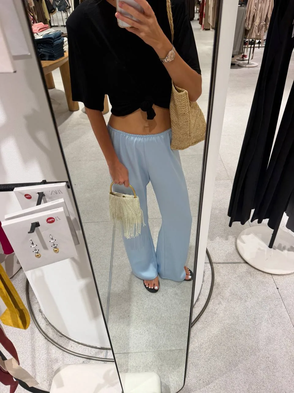 Ищу сумочку с бисером, в zara на скидках хорошая, но еще подожду.  И взяла себе трендовый чокер из с