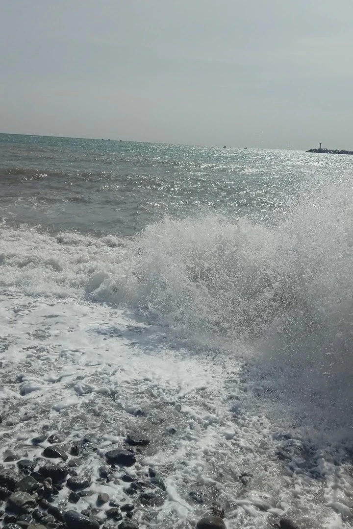 На море в Сочи — волнение до 4 баллов