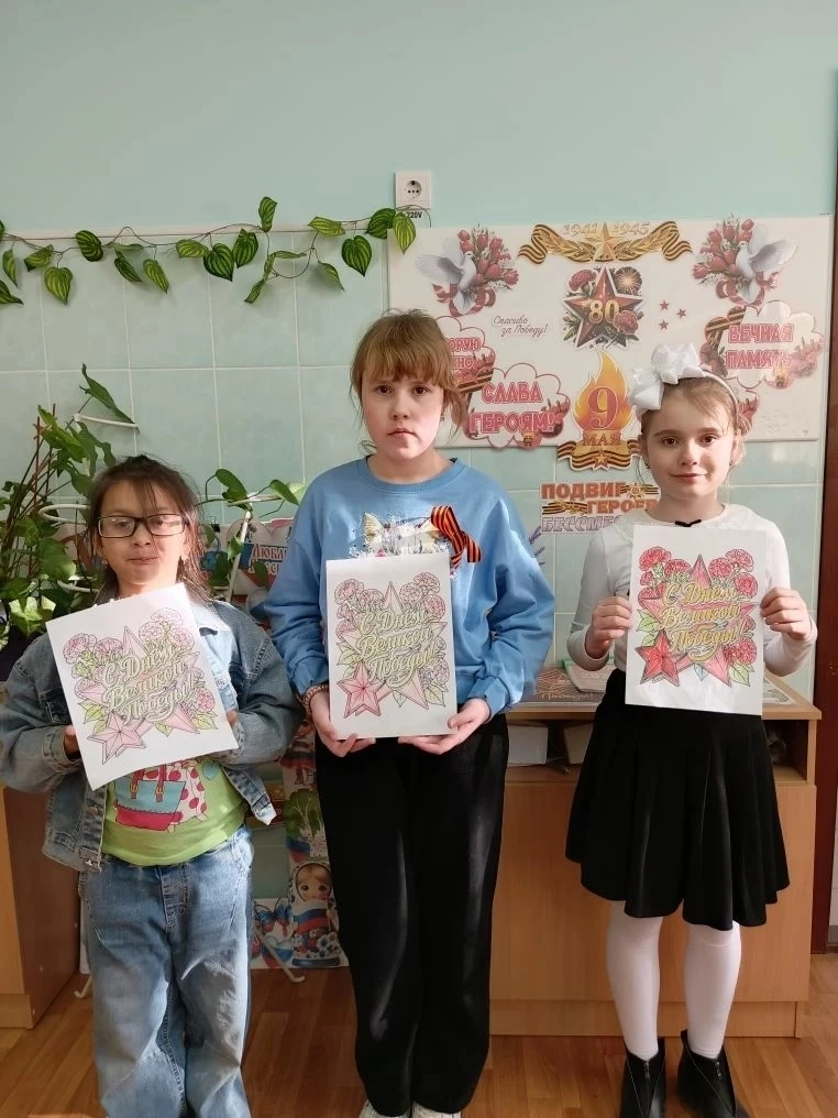 В МБОУ ДО "ЦДЮТ" г. Армянска (руководитель Беляева Анастасия Александровна) в клубах "Э...