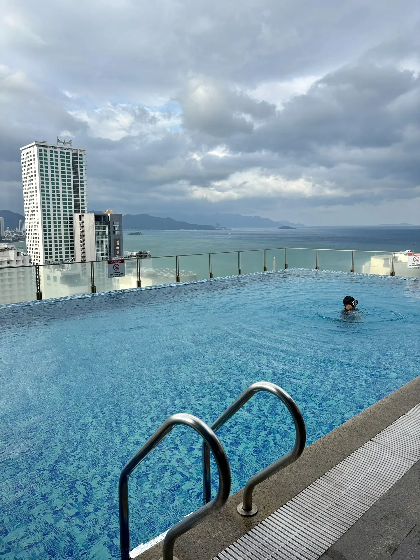 GREEN BEACH HOTEL 4*

Этот отель еще и гостей толком не видел - он представитель новой послепандемий
