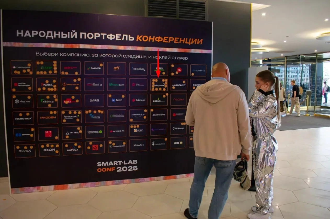 Год назад на конфе делали такую приколюху - можно было поставить голос за какую-то акцию.

Видим, чт