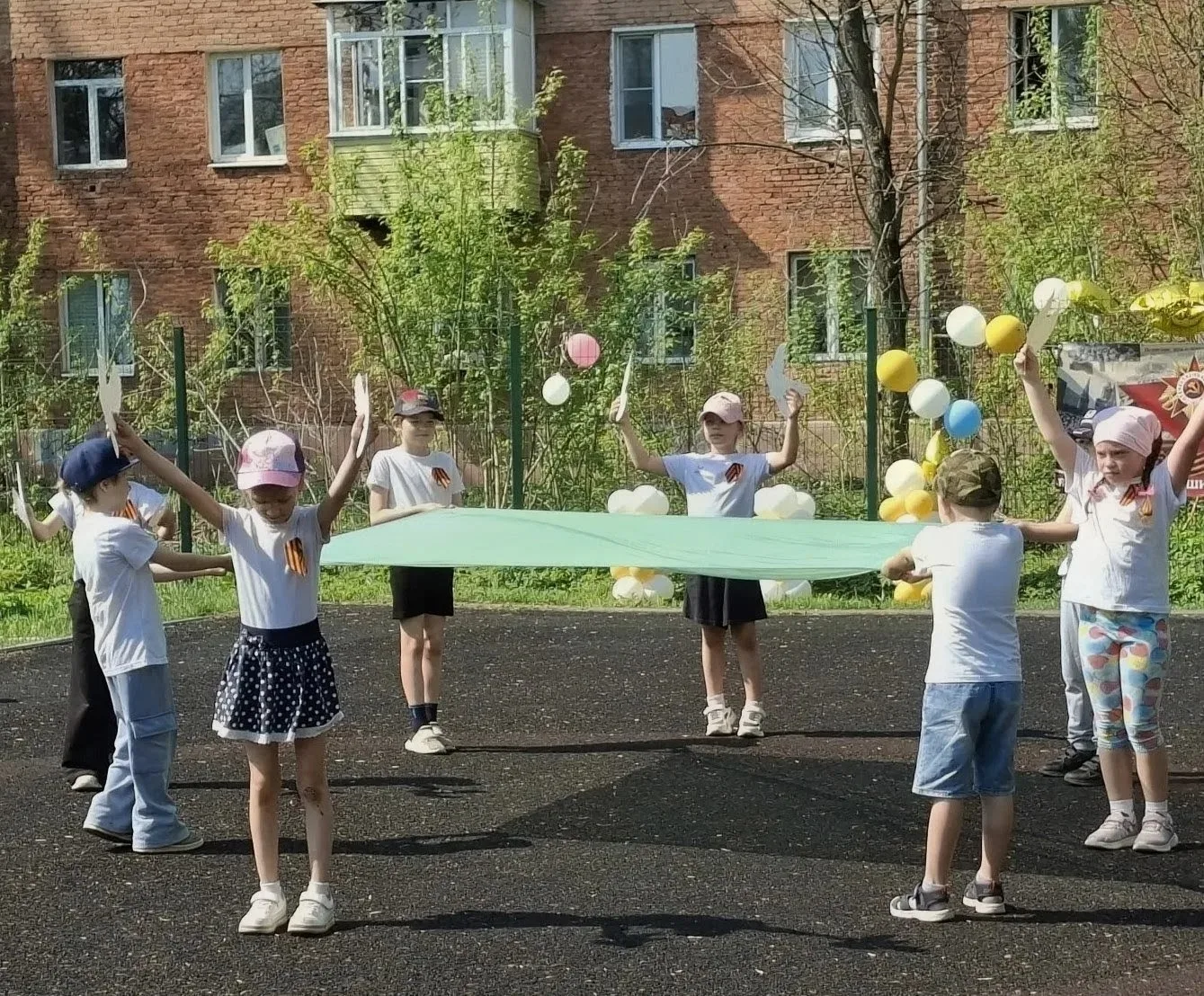 ➡ ДЕНЬ ПОБЕДЫ У ДОШКОЛЯТ  В преддверии праздника 9 Мая в дошкольном отделении состоялось торжественн