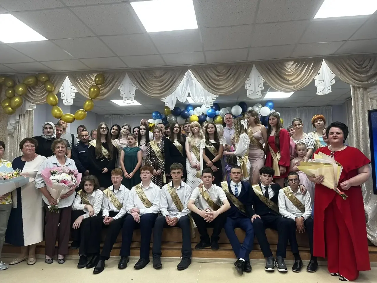 ✨ Выпускной в 9-«А» классе! ✨

Вот уже и пролетели 9 лет школьной жизни. В детстве казалось, что это