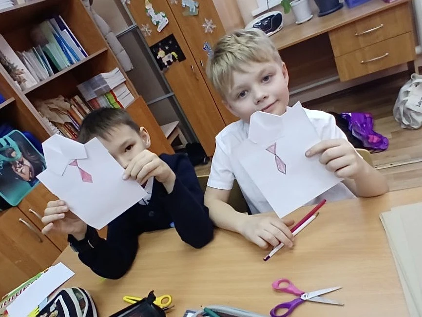 🎉 С духом патриотизма и гордостью за наших защитников наставники-старшеклассники провели серию масте