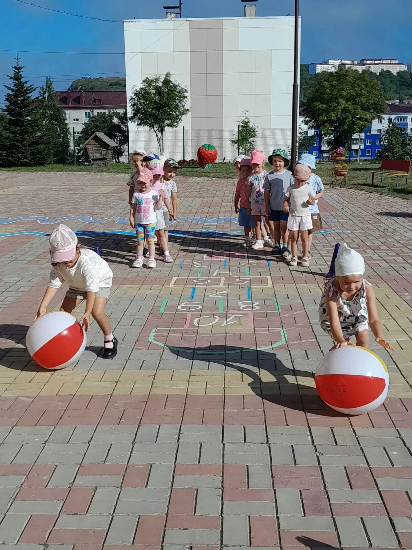 🏀 В младшей группе «Светлячки» прошло спортивное развлечение «Мой весёлый, звонкий мяч»!