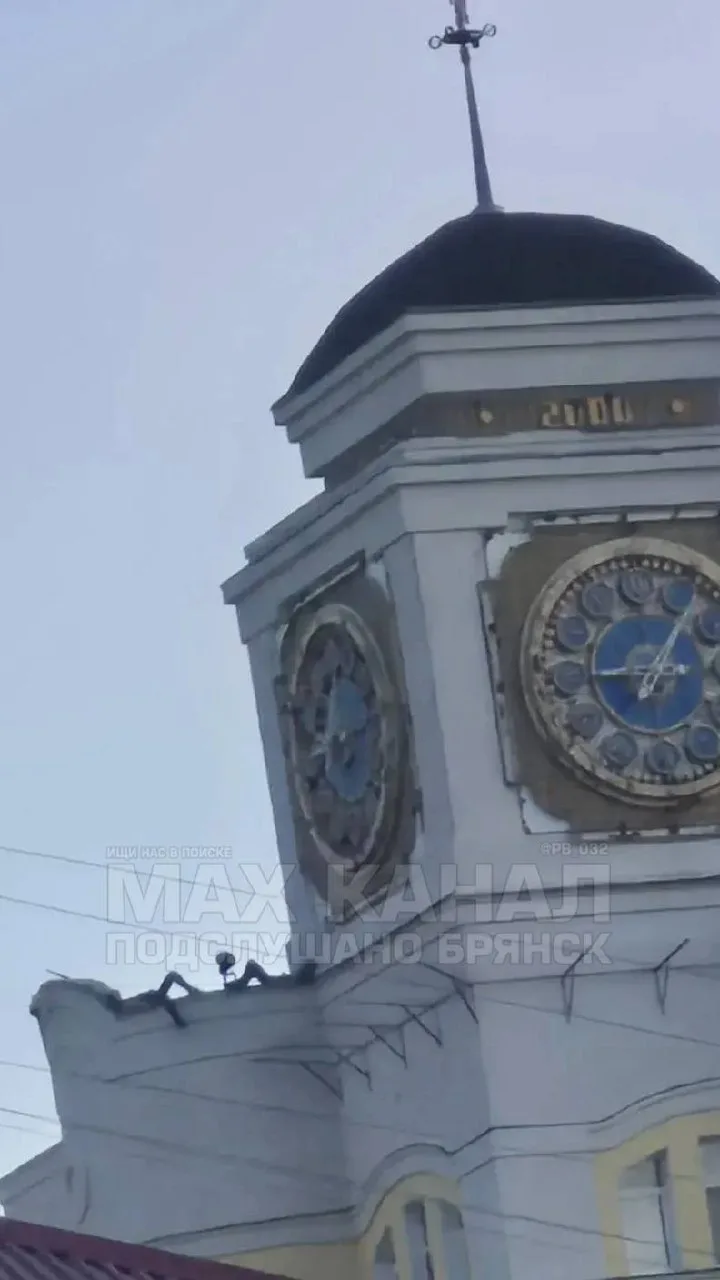 Пишут: Молодёж отдыхает 😵‍💫 а потом вниз головой после бутылки пива.  Подписаться на ПБ Предложить н