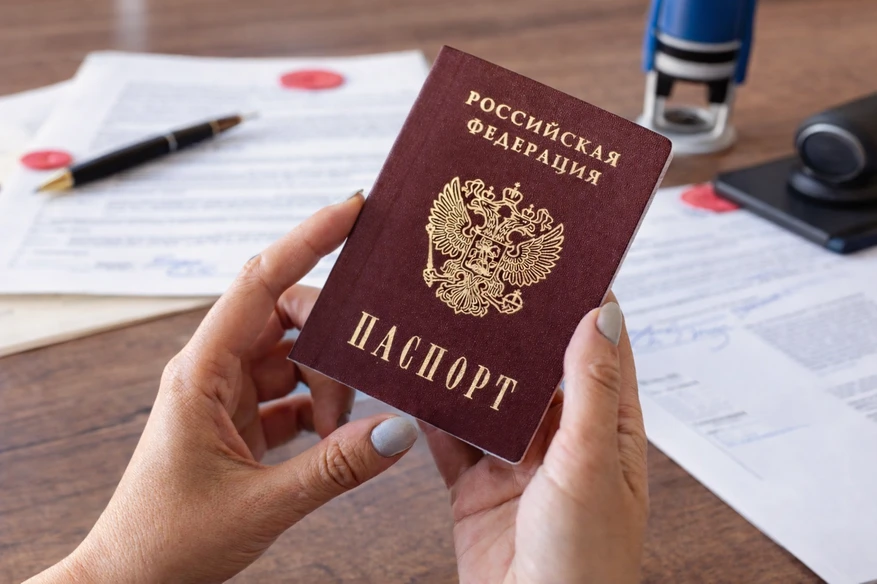 Нужно ли сообщать в отделение Социального фонда о замене прежнего паспорта на новый

Да, необходимо.